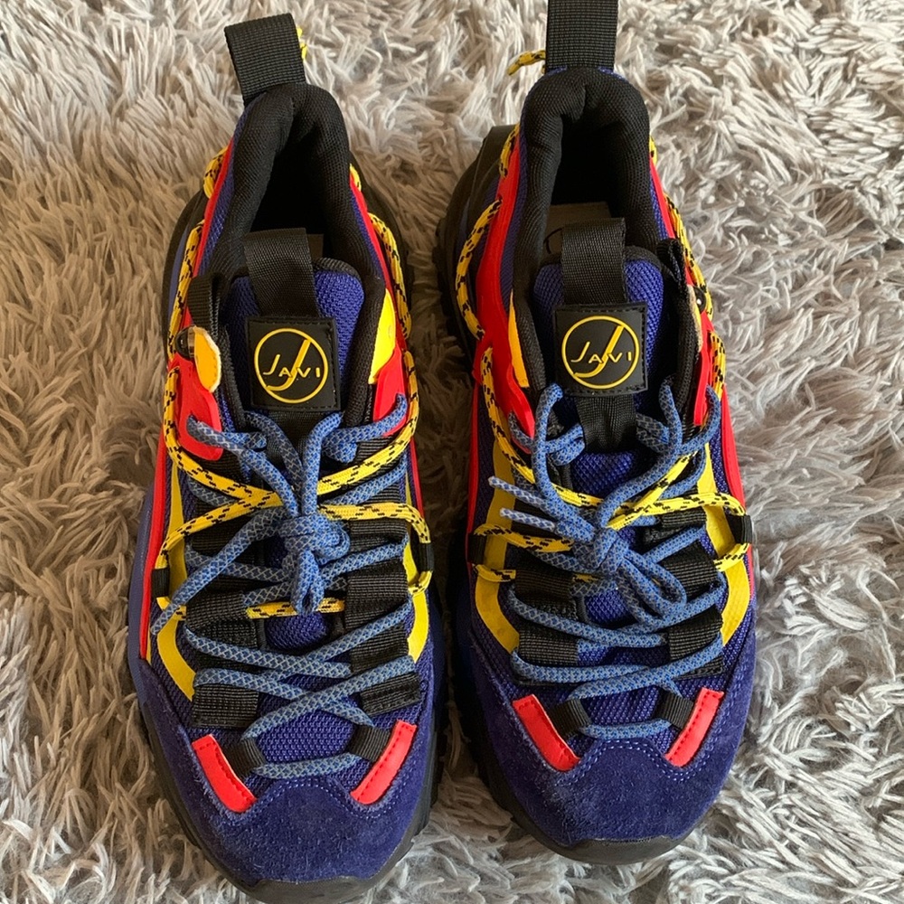 Javi Mens size 9